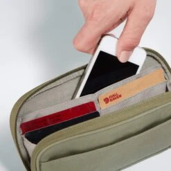 FJÄLLRÄVEN KÅNKEN TRAVEL WALLET - Portmonee -Outdoor-Ausrüstung 304068007 h kanken travel wallet fjaellraeven 1 1